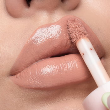 BT GLOSS - BRUNA TAVARES